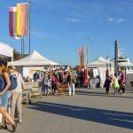 Besser geht’s nicht: Bei strahlendem Sonnenschein trafen sich Entdecker und Genießer auf dem „Handgemacht“-Markt