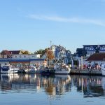 Traumhafte Szenerie für ein besonderes Event: Der Niendorfer Hafen, Idylle mit Yachten und Fischerbooten