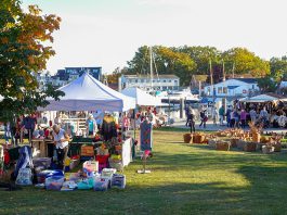 Entdecken, probieren, bewundern, genießen: Handgemacht im Niendorfer Hafen Umrahmt von Schiffen und grünen Wiesen zeigt sich der "Handgemacht"-Markt von seiner schönsten Seite