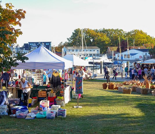 Entdecken, probieren, bewundern, genießen: Handgemacht im Niendorfer Hafen Umrahmt von Schiffen und grünen Wiesen zeigt sich der "Handgemacht"-Markt von seiner schönsten Seite