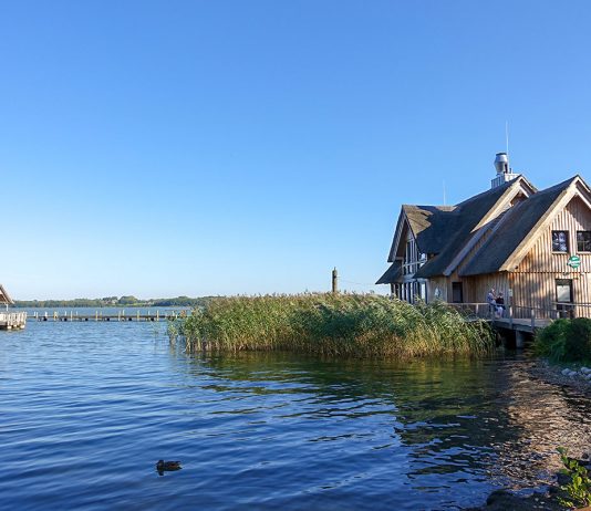 Hemmy’s: Genuss am Hemmelsdorfer See Die traumhafte Lage, das urig-authentische Ambiente und nicht zuletzt die vorzügliche Küche machen "Hemmy's Restaurant" zum Treffpunkt für Feinschmecker und Naturfreunde machen „Hemmy’s Seehof“ zu einem Restaurant für Genießer mit Gespür für das Besondere