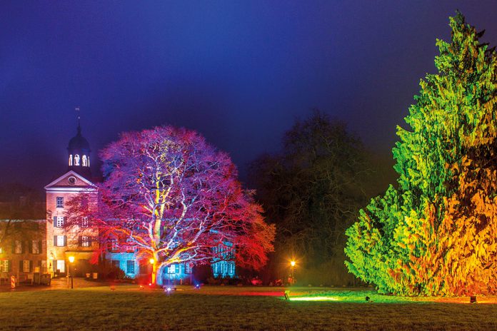 Zauberhafte Beleuchtung im Schlosspark: Das Eutiner Schloss ist Mittelpunkt festlicher Momente und winterlichen Aktionen © Wirtschaftsvereinigung Eutin