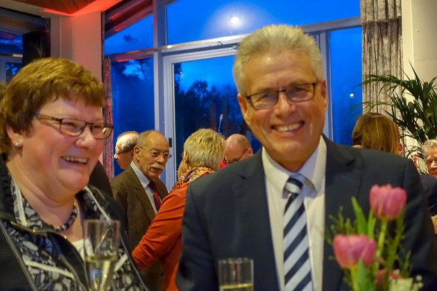 Prosit auf das neue Jahr: Bürgermeister Volker Owerien und die stellvertretende Bürgervorsteherin Anja Bendfeldt.