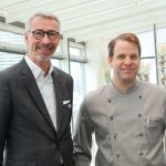 Hoteldirektor Kay Plesse freut sich, mit Sascha Hamp einen erfahrenen und kreativen Küchenchef für den Restaurantbetrieb im ATLANTIC Grand Hotel Travemünde gewonnen zu haben.
