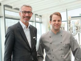 ATLANTIC Grand Hotel Travemünde: Kulinarik mit schönstem Ausblick Hoteldirektor Kay Plesse freut sich, mit Sascha Hamp einen erfahrenen und kreativen Küchenchef für den Restaurantbetrieb im ATLANTIC Grand Hotel Travemünde gewonnen zu haben.