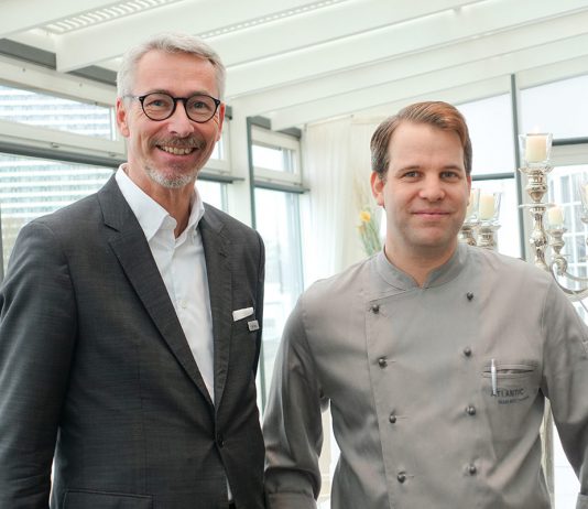 ATLANTIC Grand Hotel Travemünde: Kulinarik mit schönstem Ausblick Hoteldirektor Kay Plesse freut sich, mit Sascha Hamp einen erfahrenen und kreativen Küchenchef für den Restaurantbetrieb im ATLANTIC Grand Hotel Travemünde gewonnen zu haben.