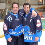 Sportsfreunde auf dem Eis: Kerry Goulet mit Andreas Marli (beim Remember-Game). © Susanne Dittmann
