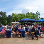 Alle kamen zum Auftakt: die Schützen laden zum 60. Mal alle Scharbeutzer und Gäste zum Fest im Kurpark ein