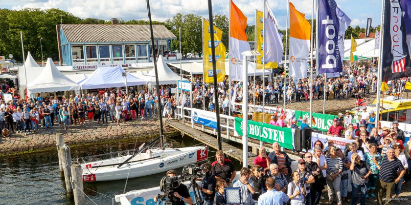 Großer Andrang herrschte bei der Eröffnungsfeier am Steg der "Lisa von Lübeck" © segel-bilder.de