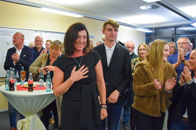 Bettina Schäfer war so überwältigt, dass sie bei der Verkündung des vorläufigen Endergebnisses mit Freudentränen kämpfte.