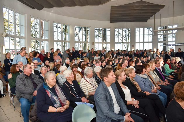 "Volles Haus" in der Trinkkurhalle: Zahlreiche Timmendorfer und viele Gäste aus Politik und Kultur waren zum Neujahrsempfang gekommen © Susanne Dittmann