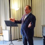 Gute Nachrichten hat Dorfvorsteher Dierk Dürbrook: Das Haus des Gastes, Kultur-Treffpunkt am See, wird in Kürze renoviert.