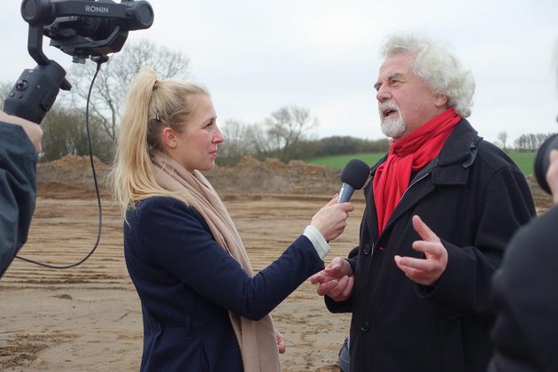 Pönitz TV war auch wieder dabei - hier beim Interview mit Dorfvorsteher Reinhard Stapf