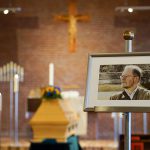 Stilles Gedenken an Pastor Vogel in der Timmendorfer Waldkirche © Marco Heinen, Kirchenkreis OH