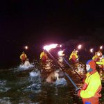 Eiskalt in die Fluten: Beim Anbaden in der Ostsee schafften 370 Teilnehmer den neuen Rekord