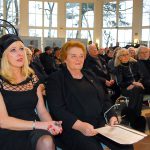 Viele Kunstfreunde waren extra angereist, um an der Abschiedsfeier teilzunehmen. Anja Es (vorne links) und Gisela Steinhardt (rechts) hielten je eine Abschiedrede. © Susanne Dittmann