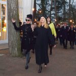 Noch einmal geht’s rund um die kunsterfüllte Rotunde: Feierliche Abschiedsparty mit Anja Es. © Susanne Dittmann