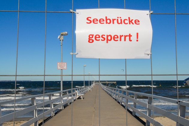 Auch die Seebrücke im Zentrum wurde gesperrt. Eine weitere Vorsichtsmaßnahme, um der Pandemie entgegenzuwirken. © Susanne Dittmann