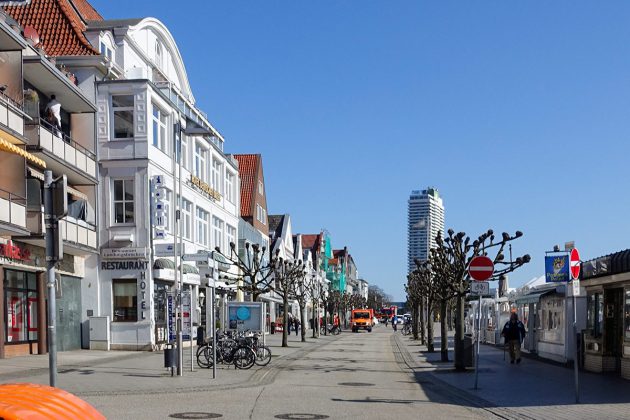 Die Travemünder Vorderreihe - menschenleer! Sämtliche Restaurants und Hotels sind geschlossen, Zweiwohnungsbesitzer bleiben in ihrem Heimatort. © J.Müller