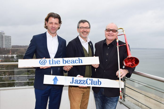 Vorfreude am Timmendorfer Strand: Bürgermeister Robert Wagner , SH-Musik Festival-Intendant Christian Kuhnt und Festivalleiter Nils Landgren (v.links) bereiten die 30. JazzBaltica vor.