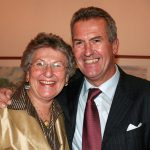 <span class="dquo">„</span>Good Vibrations“ zwischen Bürgermeister Popp und Helga Schütt. Beide waren eine Institution in der Gemeinde Timmendorfer Strand, die man sehr vermisst.
