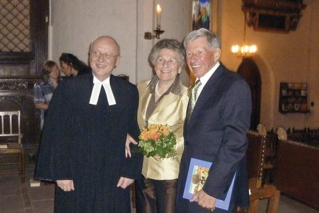 Eine Feier in der Kirche zur Goldenen Hochzeit von Helga und Karl-Heinz (Carlos) Schütt