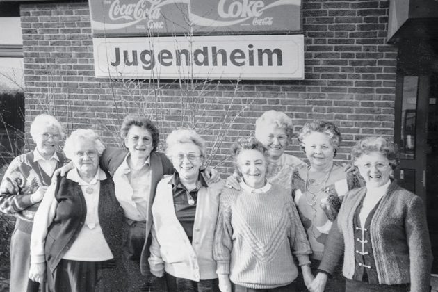 Das waren die Anfänge: im Timmendorfer Jugendheim trafen sich anno 1983 erstmals die örtlichen Senioren mit Organisatorin Helga Schütt zum Kaffeeklatsch