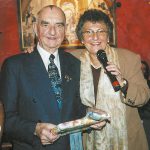 Einer der ältesten Seniorentreff-Besucher wurde von Helga Schütt zum Geburtstag geehrt.