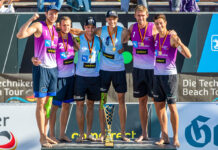 Baggern, pritschen, La-Ola-Wellen… Fröhliche Sieger auf dem Podest: trotz aller Schwierigkeiten waren die Beachvolleyball-Spiele in Timmendorfer Strand ein spannendes Vergnügen © Jörn Eckert