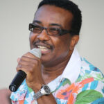 Voller Energie interpretiert Ernest Clinton mit seiner Soulstimme bekannte Songs und Balladen