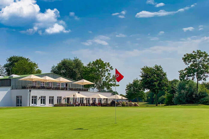 Traumhafte Lage, leckere Speisen: auf dem Maritim Golfpark in Warnsdorf lädt das Restaurant Tee-Time zum Genießen ein.