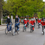 Eine Aktion, die aufmerksam machte. Bei der Fahrrad-Demo erinnerten die Timmendorfer daran, dass der Radweg sicher sein muss. (Foto: Susanne Dittmann)