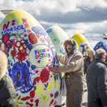 Ostermünde - das ist Ostern in Travemünde, bekannt für die Riesen-Ei-Parade und witzige Osterhasen.
