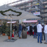 Ortspolitiker, Architekten, Bauleiter, Handwerker und viele Gäste waren gekommen, um das Richtfest am Wohncampus zu feiern