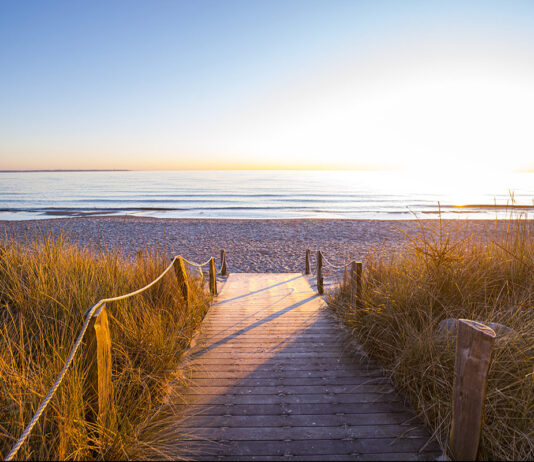 Silvester an der Lübecker Bucht - Jahreswechsel mit Party, Menü oder Theater