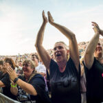 Jubel in der voll besetzen Strandarena: die Fans sind in Scharen gekommen, um ihre Stars zu feiern. © Olaf Malzahn