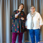 Brigitte Rubach (li) und Martina Dürbrook begrüßten die Gäste im Haus des Gastes