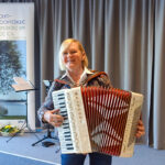 Sie zauberte mit angenehmen Klängen Gemütlichkeit: Angelika Eger am Akkordeon
